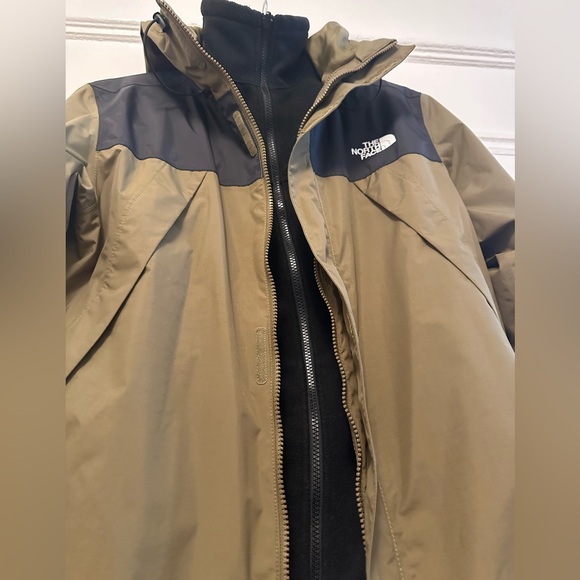 The North Face Men’s Jacket - Picture 6 of 16